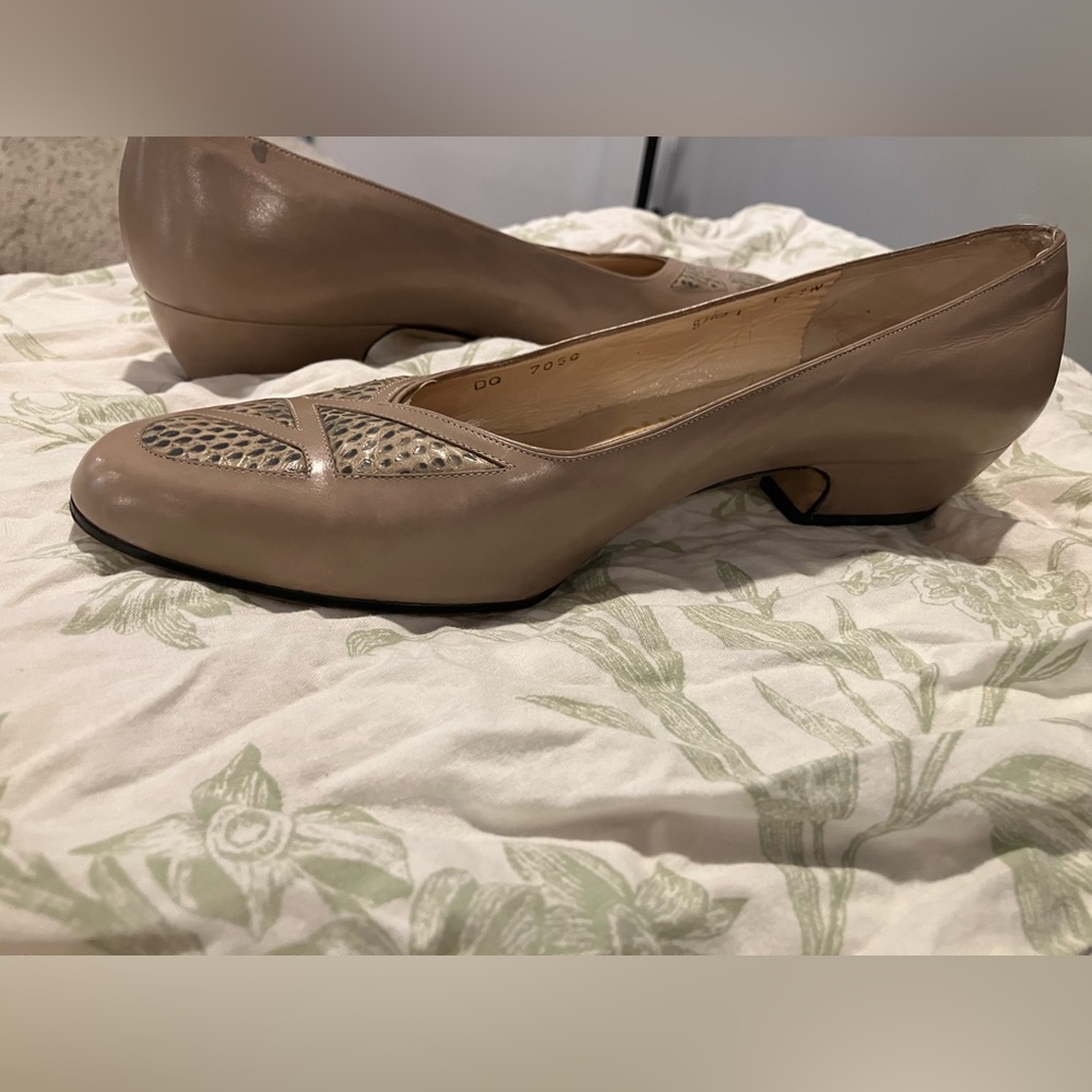 Vintage Ferragamo Snakeskin Accent Pumps Size 8.5